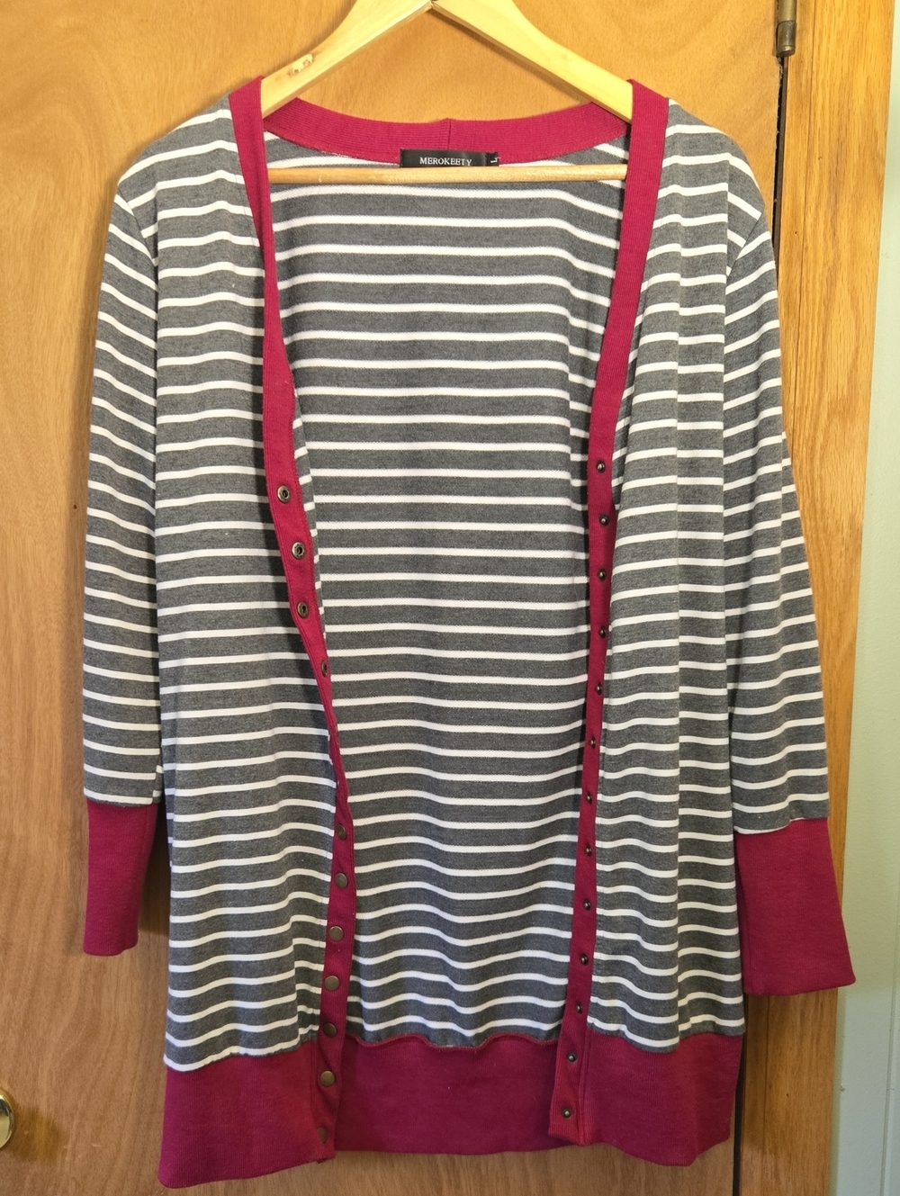 MEROKEET Gray Striped Open Cardigan with Maroon Trim